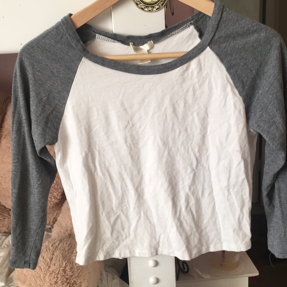 Light grey cropped baseball tee